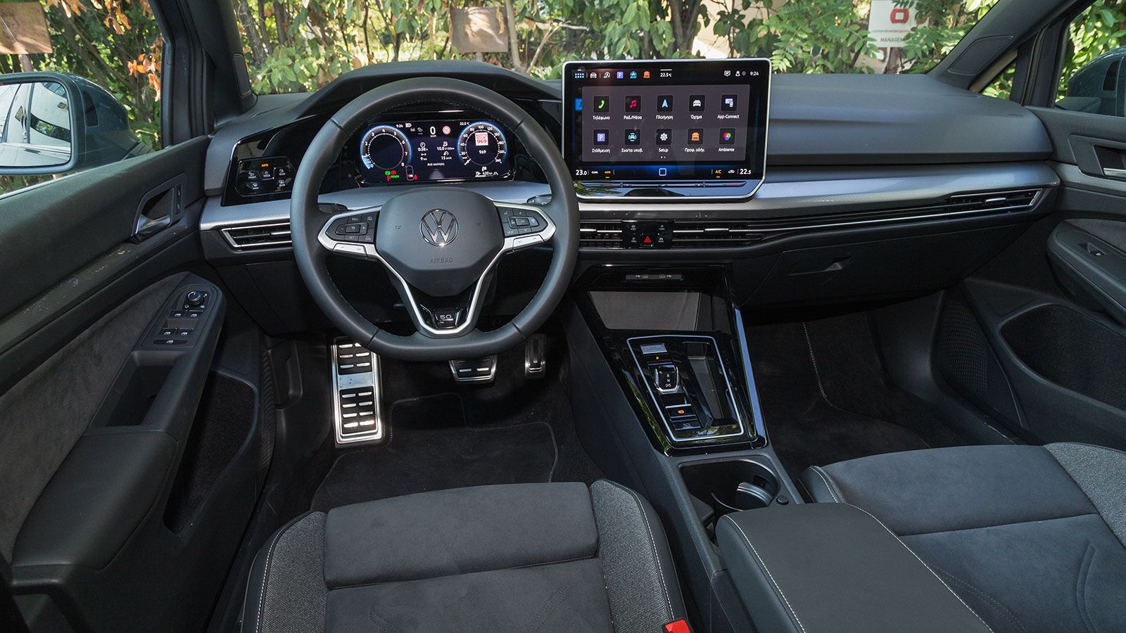 Citroen C4 VS Volkswagen Golf. Ποιο ξεχωρίζει σε εξοπλισμό ασφάλειας και άνεσης.